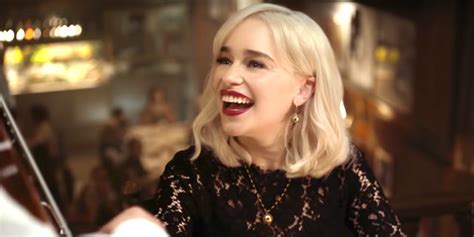 dolce gabbana emilia clarke singt